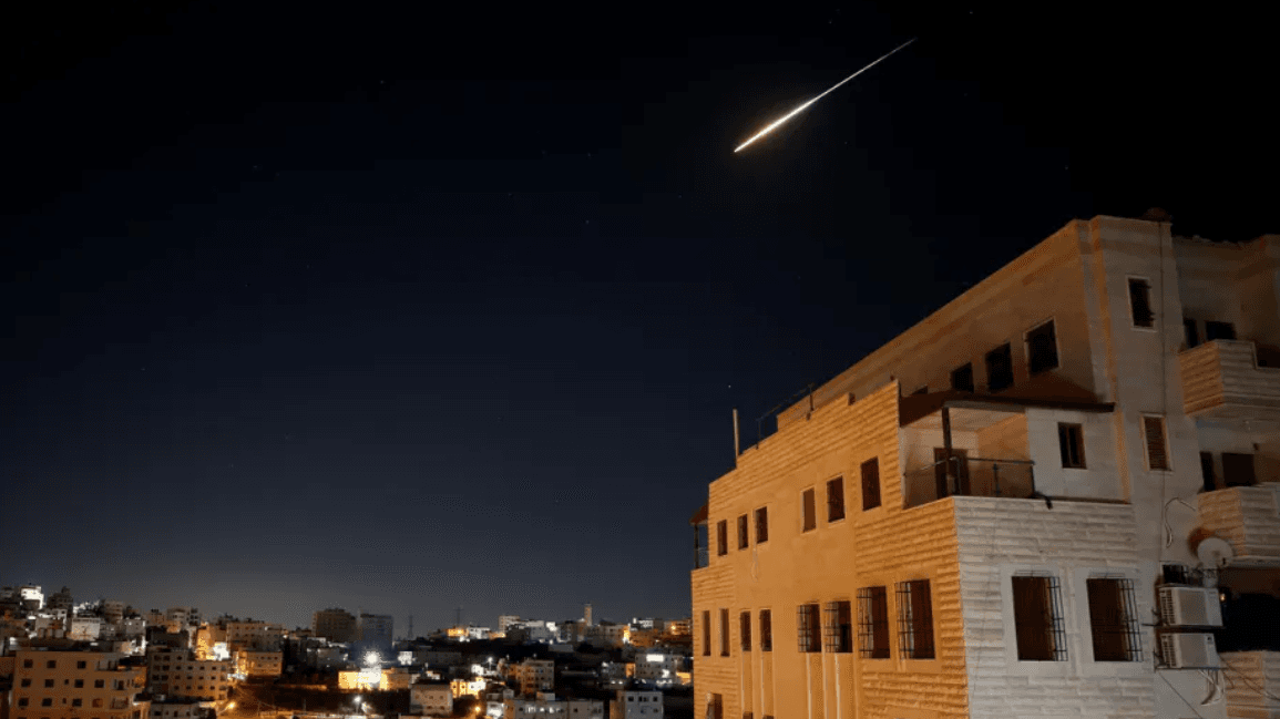 އީރާނުން އިސްރާއީލަށާއި ގަލްފުގެ ގައުމުތަކަށް އަމާޒުކޮށް މިސައިލާއި ޑްރޯންގެ ވަރުގަދަ ހަމަލާތަކެއް ދޭން ފަށައިފި