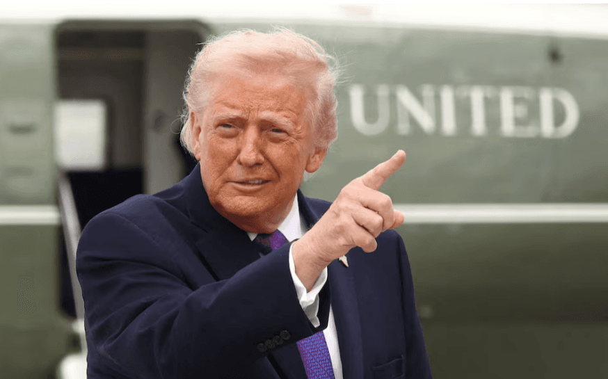 ޓްރަމްޕް، ފޮޓޯ: ރޮއިޓާސް