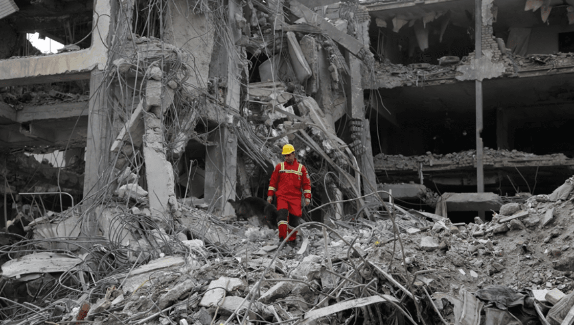 ދުޝްމަނުންގެ ހަމަލާތަކުގެ އީރާނުގެ އިމާރާތެއް ހަލާކުވެފައި