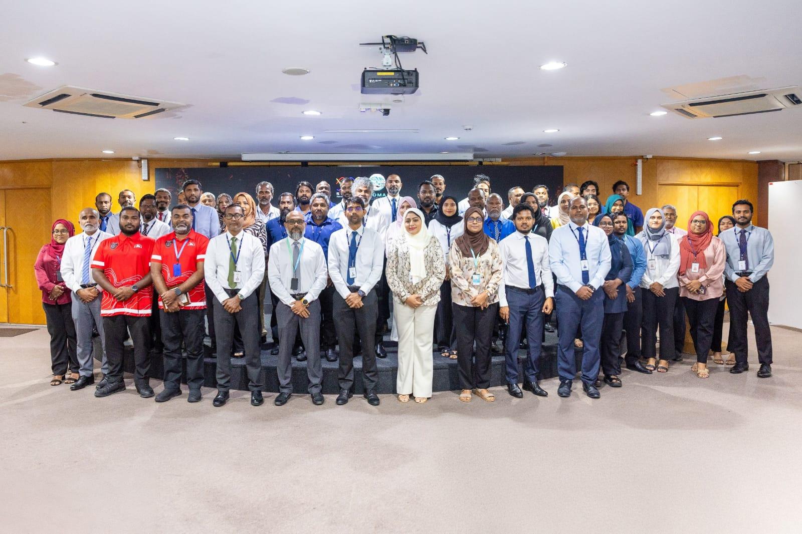 ސްޓެލްކޯގައި ކުރިއަށްގެންދިޔަ ފަޔަރ ވޯޑަން - ޓްރެއިން ދަ ޓްރެއިނަރ ޕްރޮގްރާމްގެ ބައިވެރިންނަށް ސެޓްފިކެޓްދީފި