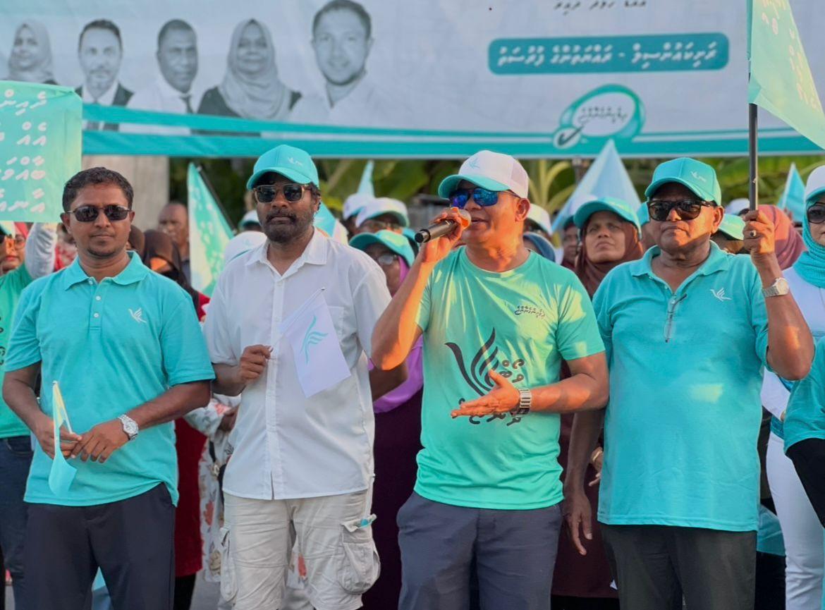 އައްޑޫ ހުޅުދޫގައި ޕީއެންސީއަށް އޮތް ތާޢީދު ދައްކާލުމަށް އުޅަނދުބުރެއް!