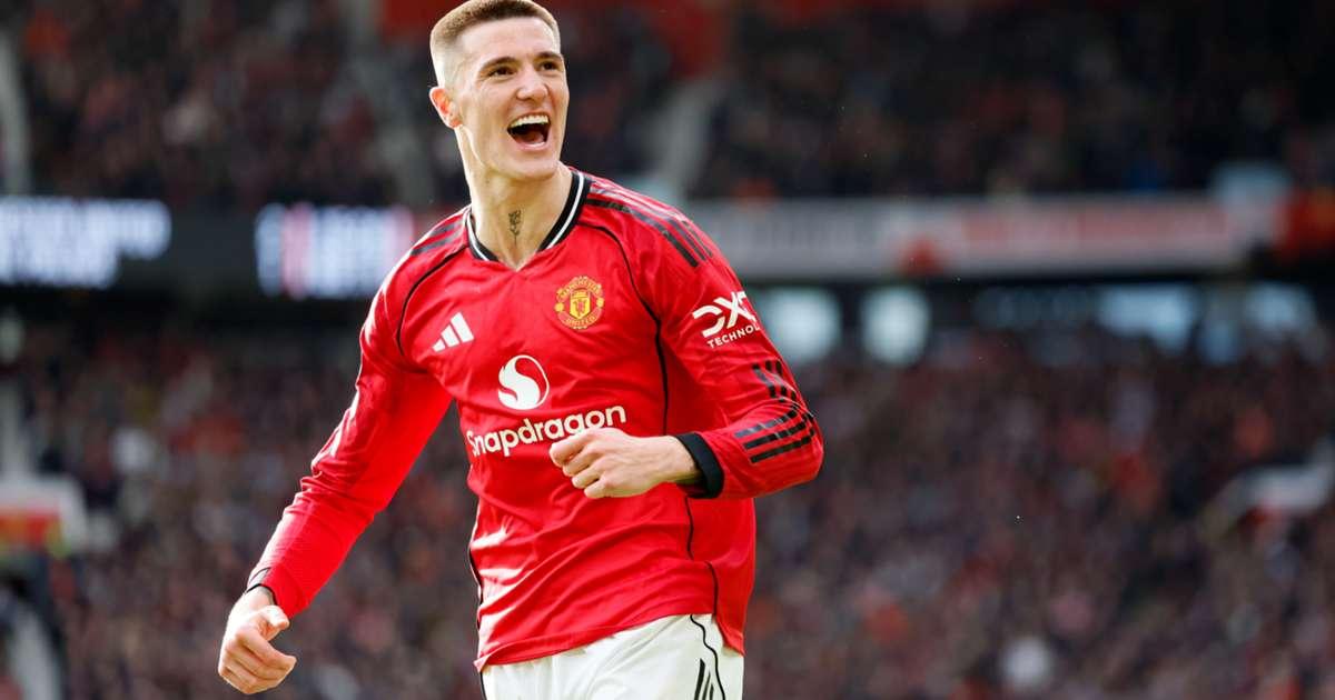 އަހަރު ފެށުނުފަހުން އެއްވެސް މެޗަކުން ބަލިނުވެ، ޔުނައިޓެޑް ލީގު ތާވަލުގެ ތިންވަނައަށް