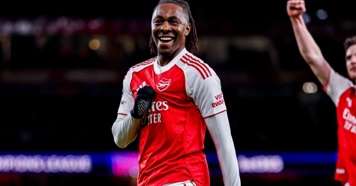 އެޒޭގެ ހިތްގައިމު ލަނޑާއެކު އާސެނަލް ކުއާޓާ ފައިނަލަށް ދަތުރުކޮށް ޓްރެބްލް ހޯދުމާއި ގާތަށް