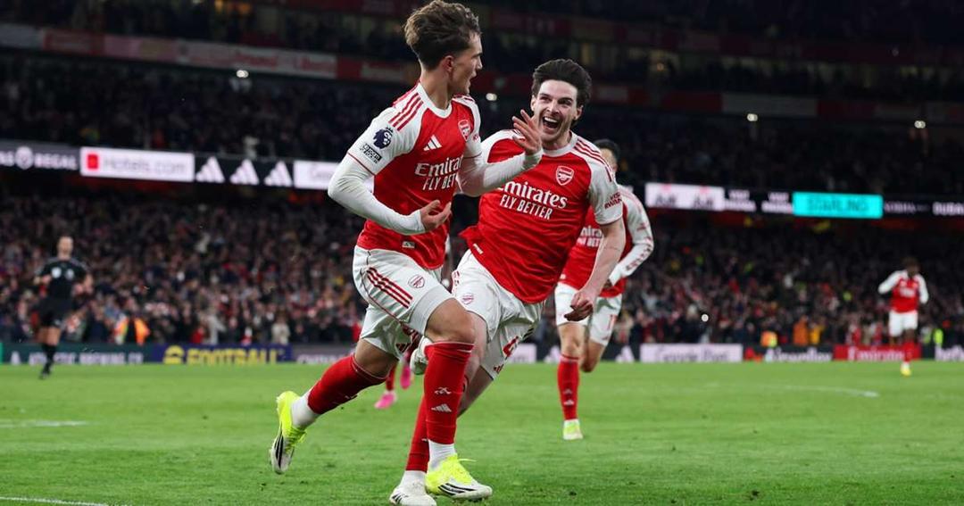 މެކްސް ޑޯމަންގެ ތާރީޚީ ލަނޑާއެކު އާސެނަލުން 23 އަހަރުފަހުން ލީގު ހޯދުމާއި ގާތަށް