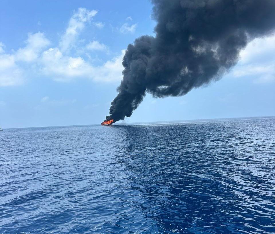 ޑައިވިންގ ދޯންޏެއްގައި އަލިފާނުގެ ހާދިސާއެއް ހިނގައިގެން ހަރަކާތްތެރިވަނީ