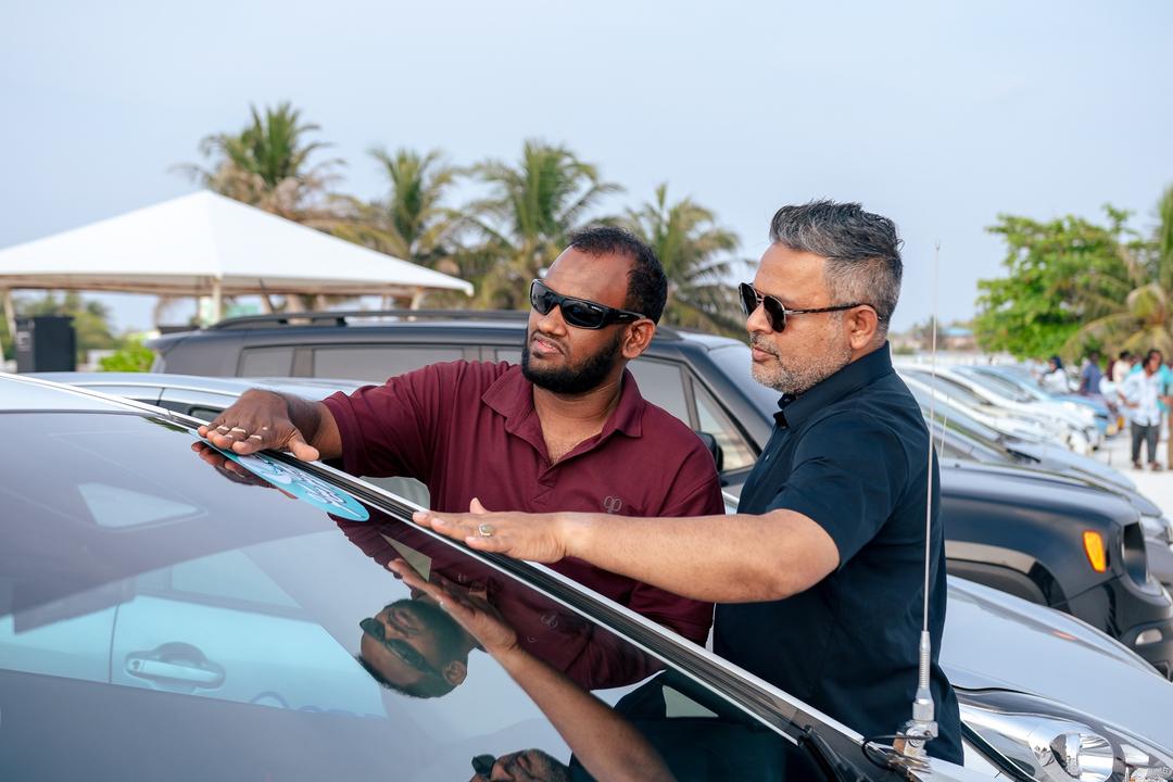 އިންތިޚާބުގައި ރައީސް މުޢިއްޒާއި މެޑަމް ސާޖިދާ ދެއްކެވީ އާދަޔާޚިލާފް ހިތްވަރާއި ރީތި ނަމޫނާއެއް: ޝިޔާމް