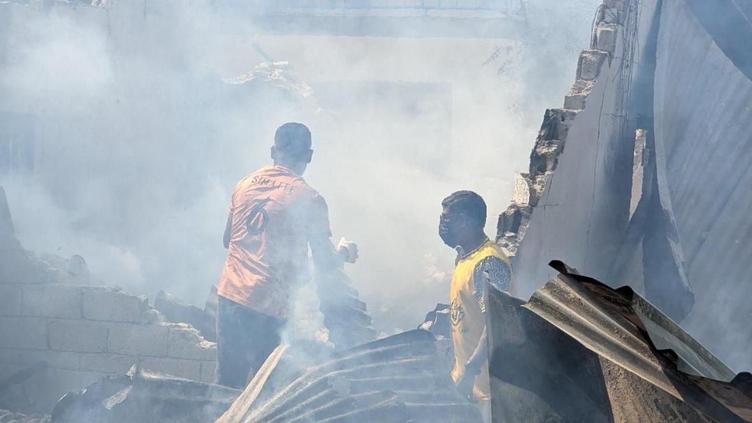 އަލިފުށީގައި އަލިފާނުގެ ހާދިސާއެއް ހިނގައި އާއިލާއެއް ދިރިއުޅޭ ގެ އަނދާ ހުލިވެއްޖެ