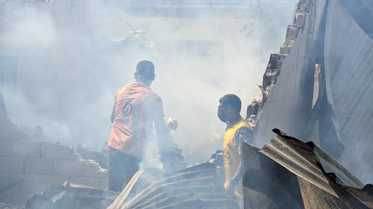 އަލިފުށީގައި އަލިފާނުގެ ހާދިސާއެއް ހިނގައި އާއިލާއެއް ދިރިއުޅޭ ގެ އަނދާ ހުލިވެއްޖެ