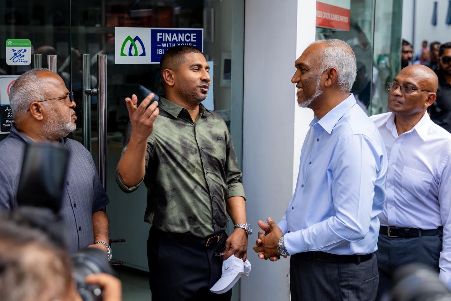 މަހްލޫފް ޕީއެންސީގެ ކެމްޕޭންގައި ރައީސްގެ އަރިހުގައި ބައިވެރިވެވަޑަައިގަންނަވަނީ، ފޮޓޯ: ޕީއެންސީ