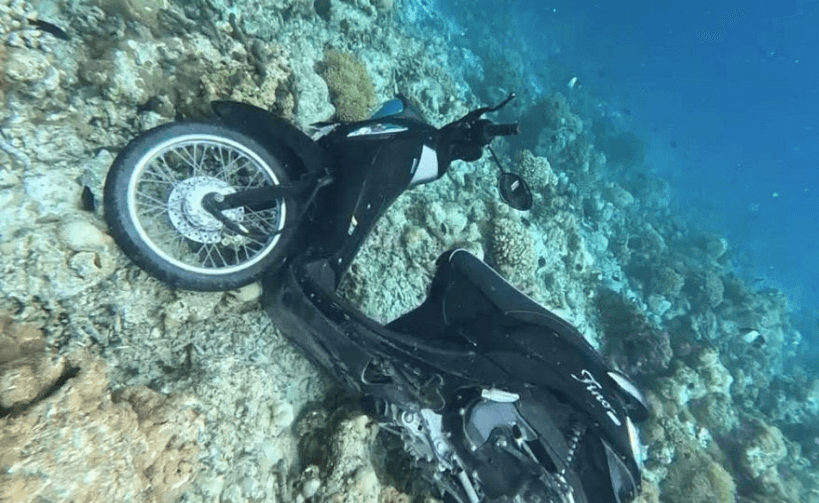 ކެންދޫ ރައީސްގެ ސައިކަލު ގެއްލިގެން ހޯދިއިރު ފެނުނީ ކަނޑުފައްތާފައި އޮއްވައި 10 މީޓަރު އަޑިން