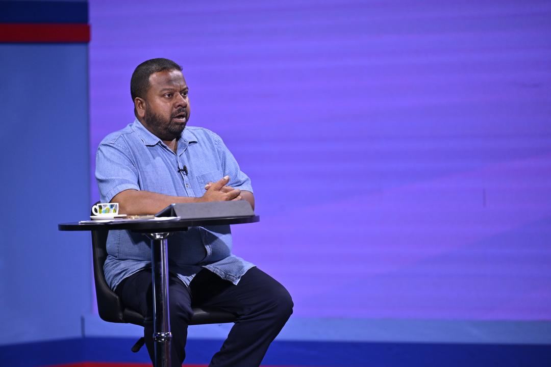 ރައީސް އޮފީހުގެ ތަރުޖަމާން ކޮންމެ ހަފުތާއެއްގެ ބުރާސްފަތި ދުވަހު ނޫސްވެރިންނާ ބައްދަލު ކުރައްވަނީ