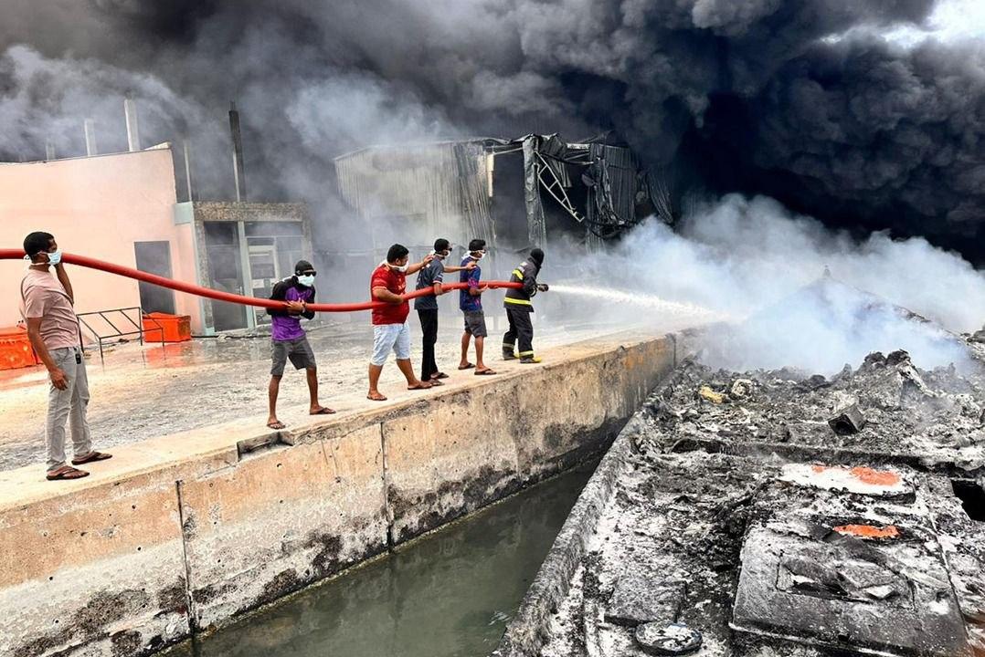   ފީއަލީގައި ތެޔޮ ބޯޓެއްގައި ރޯވުން: އައިސްޕްލާންޓާއި ތިން ދޯނި އަނދައިފި