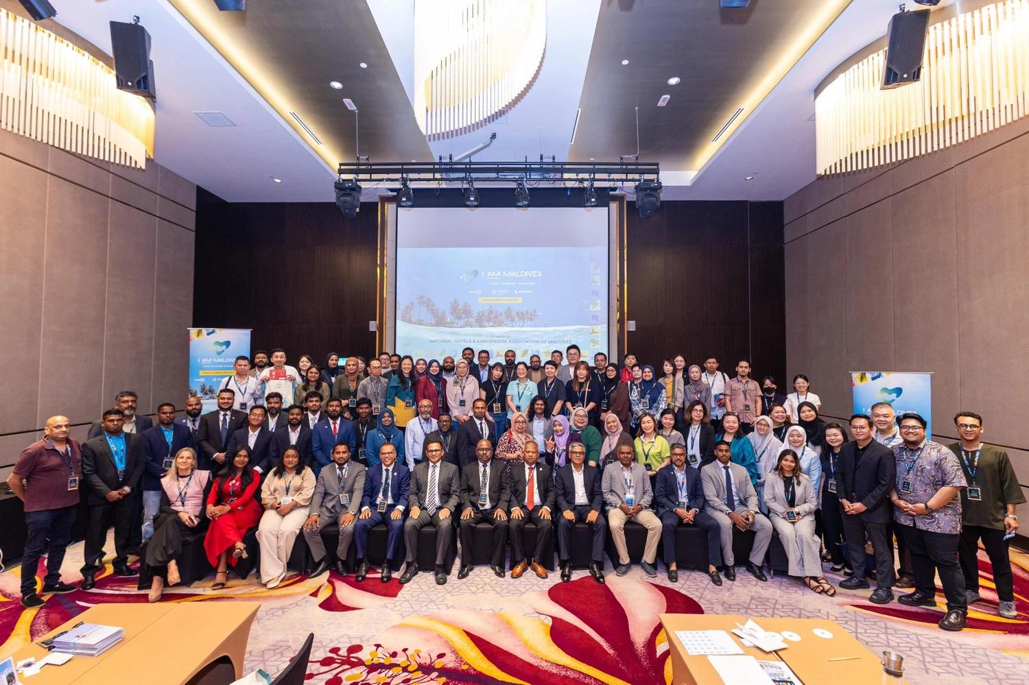 ރާއްޖެ އިސްތިހާރުކުރަން މެލޭޝިޔާގައި ރޯޑް ޝޯވއެއް ބާއްވައިފި