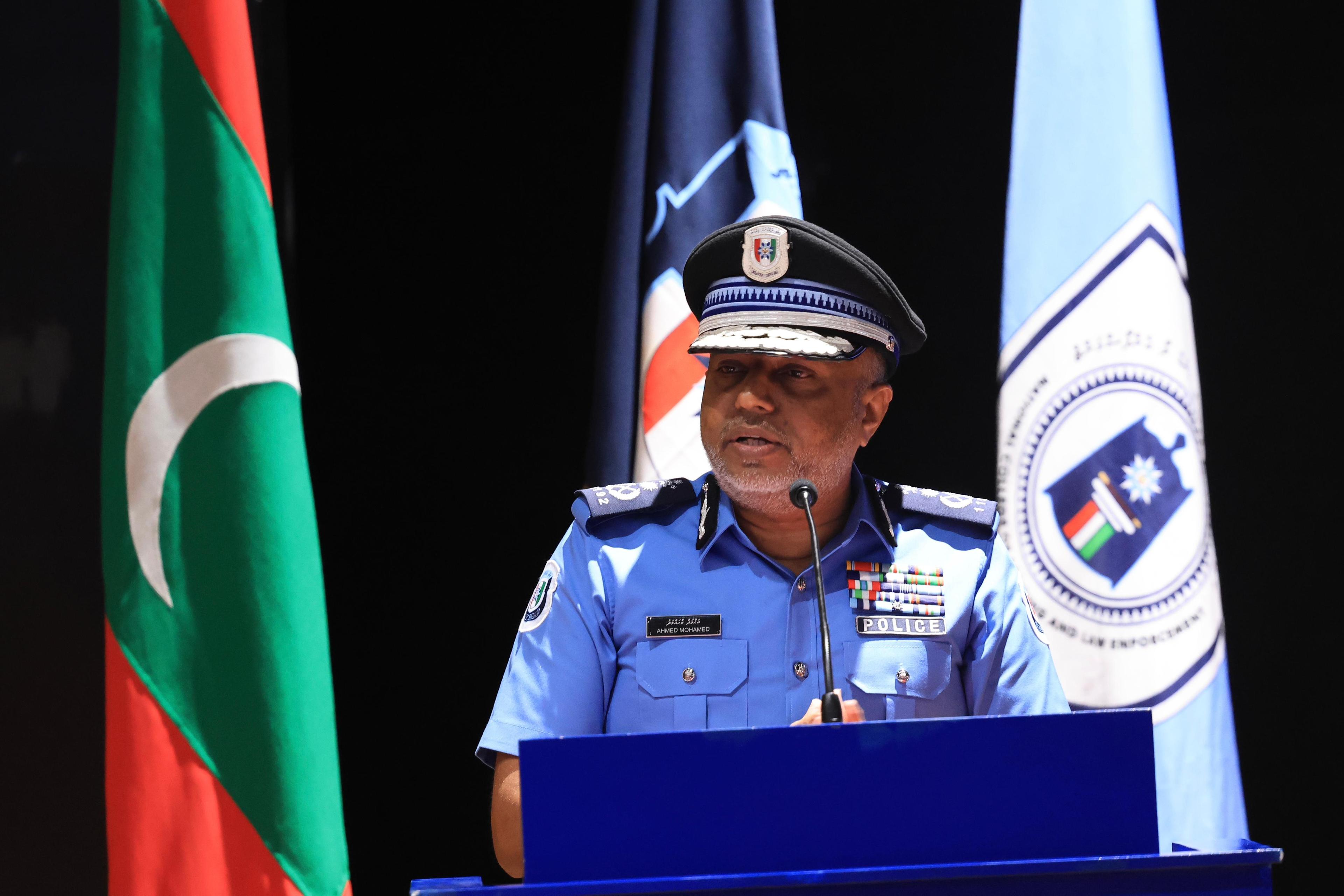 ކޮމިޝަނަރ އޮފް ޕޮލިސް އަޙްމަދު މުޙައްމަދު ވާހަކަފުޅު ދައްކަވަނީ--- ފޮޓޯ: ފުލުހުން