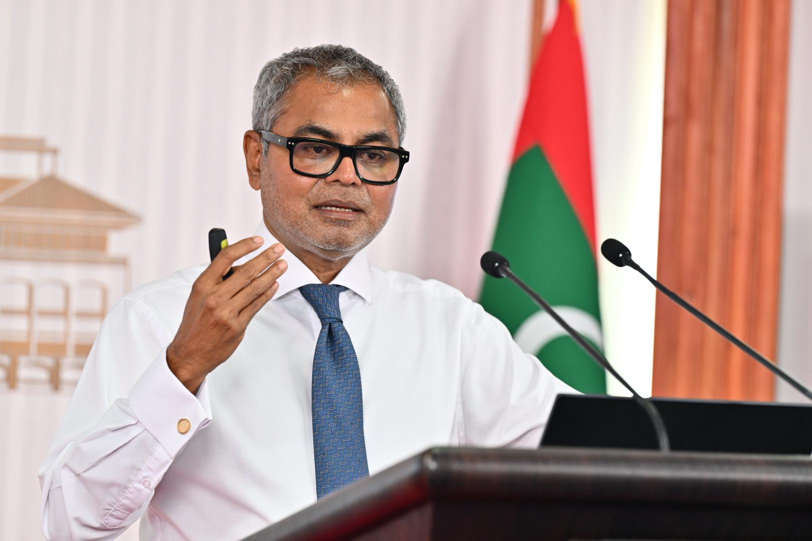 ނޫސްވެރިންގެ ބައްދަލުވުމުގައި މިނިސްޓަރު ތޯރިގު ވާހަކަފުޅު ދައްކަވަނީ--- ފޮޓޯ: ރައީސް އޮފީސް
