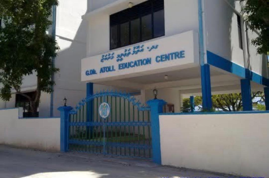 ޓީޗަރަކަށް ދަރިވަރަކު ހަމަލާދީ ޒަހަމްކޮށްލައިފި