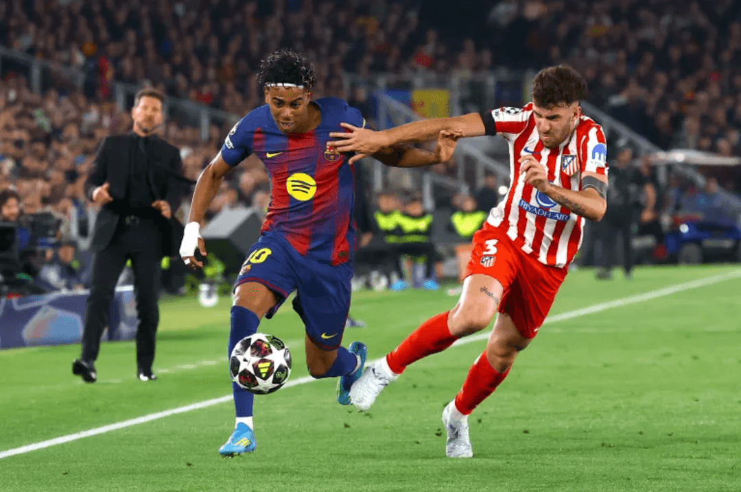 ޖެހިޖެހިގެން ތިންފަހަރު ކަޓައިގެންދިޔަ އެންމެ ޒުވާން ކުޅުންތެރިޔާގެ އެވޯޑް ހިފައިގެން ޔަމާލު ބާސާއާއެކު ގެޔަށް