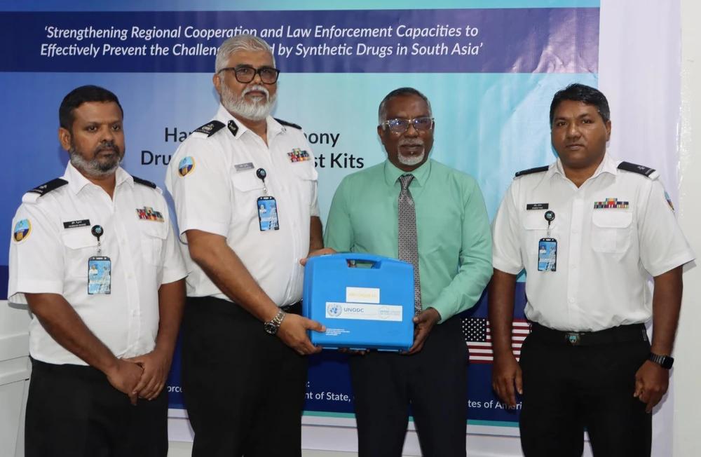 ޔޫއެންއޯޑީސީން ހަދިޔާ ކުރި ޑްރަގް ޓެސްޓް ކިޓްތައް ހަވާލުކޮށްފި