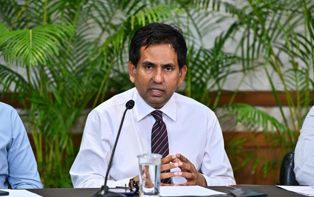 ތާށިވެފައި ހުރި 2500އަށްވުރެ ގިނަ ކޮންޓައިނަރ އަންނަ ހަފުތާގައި ރާއްޖެ ގެންނާނެ: ވަޒީރު ސަޢީދު