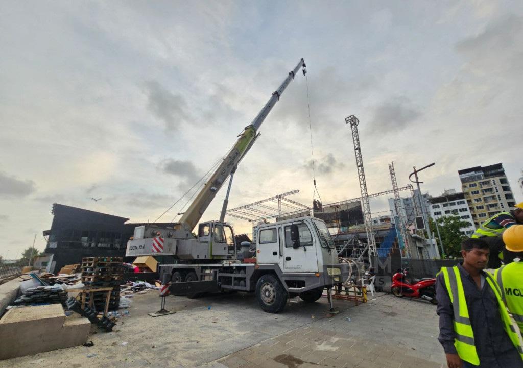  ސާފިން ސްޓޭޑިއަމްގެ އިމާރާތް ކޮންކްރީޓުން ހަދަނީ