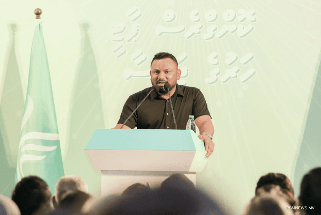 ހިންގުން ހަރުދަނާކުރުމަށް ފުރުސަތު ދިނުމަށް ޕީއެންސީގެ އެސްޖީ މުއާޒް އިސްތިއުފާދީފި