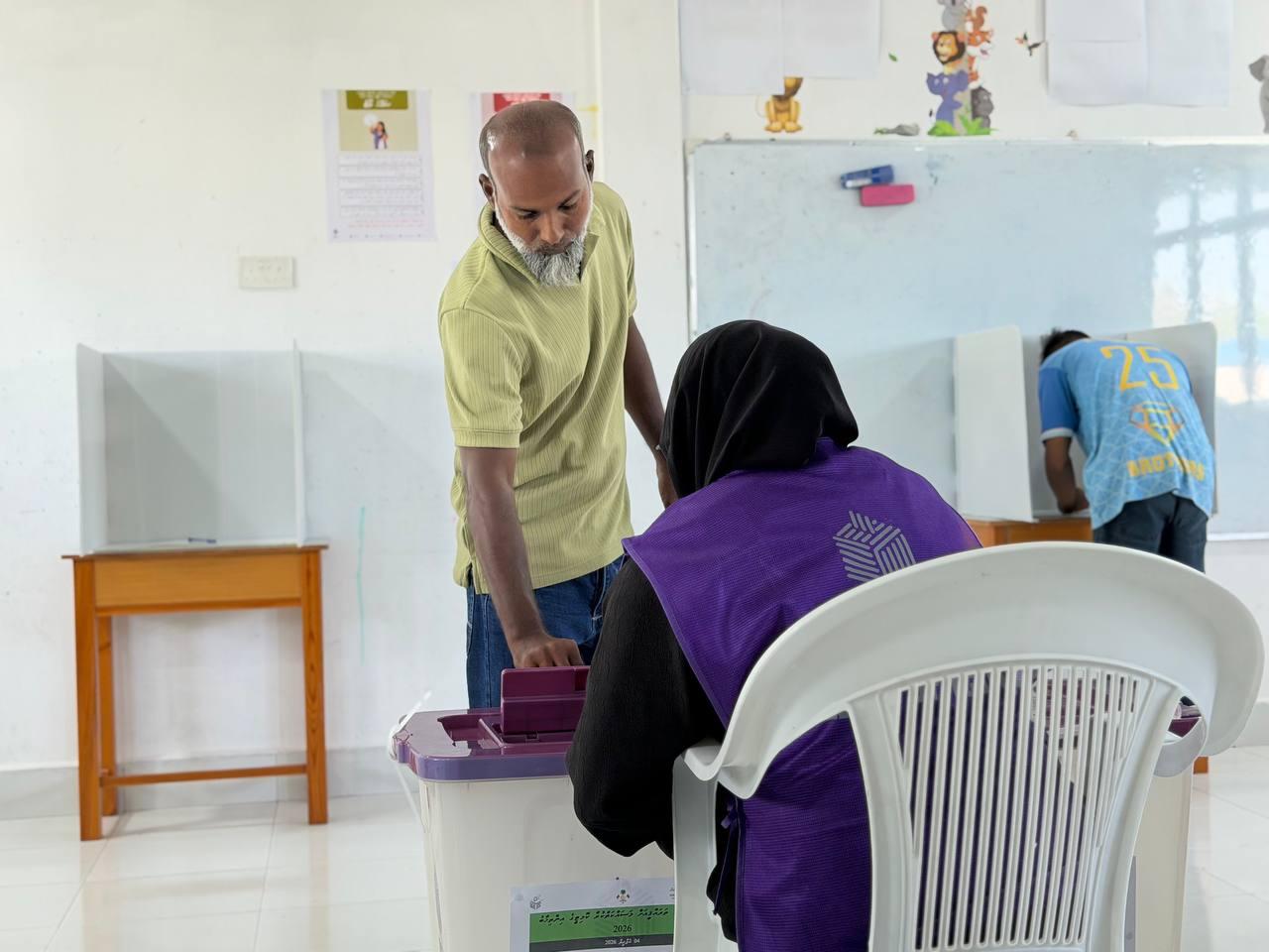 ނ. މަނަދޫގައި ވޯޓުލުން -- ފޮޓޯ: ވާދޫ ލައިވް