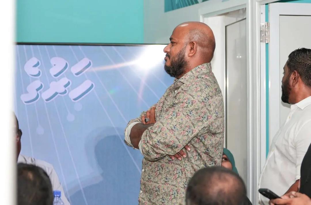 ރައްޔިތުންނަށް ދަތިވާގޮތަށް ކޮންމެ ރެއަކު މުޒާހަރާ ކުރަނީ ފޮޓޯ ކޮޅެއް ހޯދާލަން: ޝުޖާއު