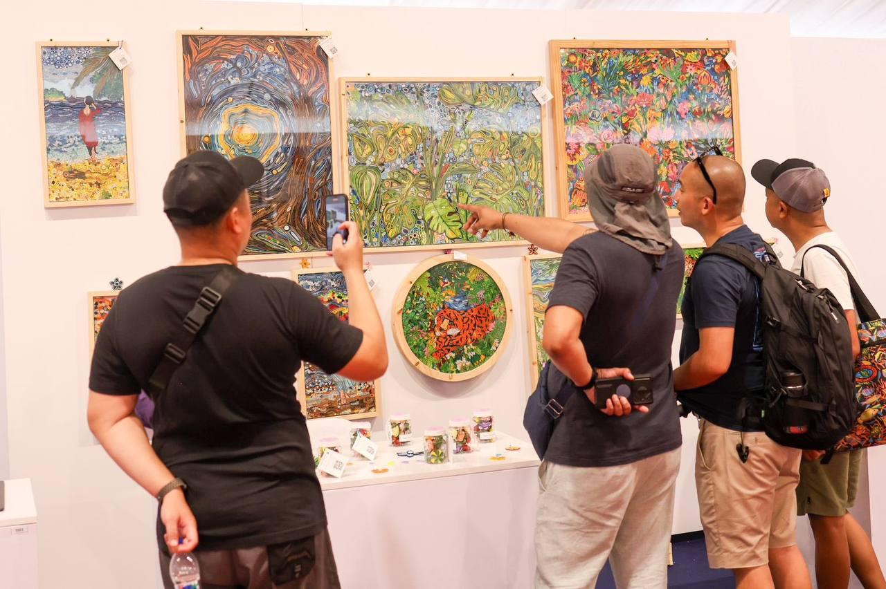 މިދިޔަ އަހަރުގެ ދިވެހިންގެ އުފެއްދުންތެރިކަމުގެ މައުރަޒުގެ ތެރެއިން--- ފޮޓޯ: މޯލްޑިވްސް އެކްސްޕޯ