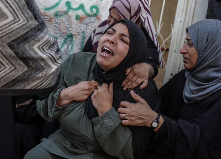 ފަލަސްތީނުގެ މައެއްގެ ދެ ދަރިން ޝަހީދުކޮށްލުމުން ކުރި އަސަރުގަދަ ވަދާއީ ސަލާމް، '' އޭ ދުނިޔެއާ، އެ ކުދިން ކުރީ ކޮން ކުށެއް؟''