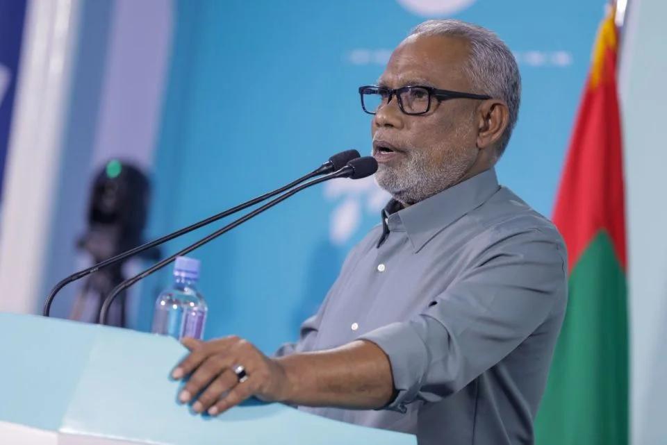 ކުރީ ސަރުކާރުތަކުގެ ބިލިއަން ޑޮލަރުގެ ދަރަނި ދެއްކި ނަމަވެސް ރައްޔިތުންނަށް ދަތިނުވާ ކަމަށް އަބްދުއްރަހީމް ވިދާޅުވެއްޖެ