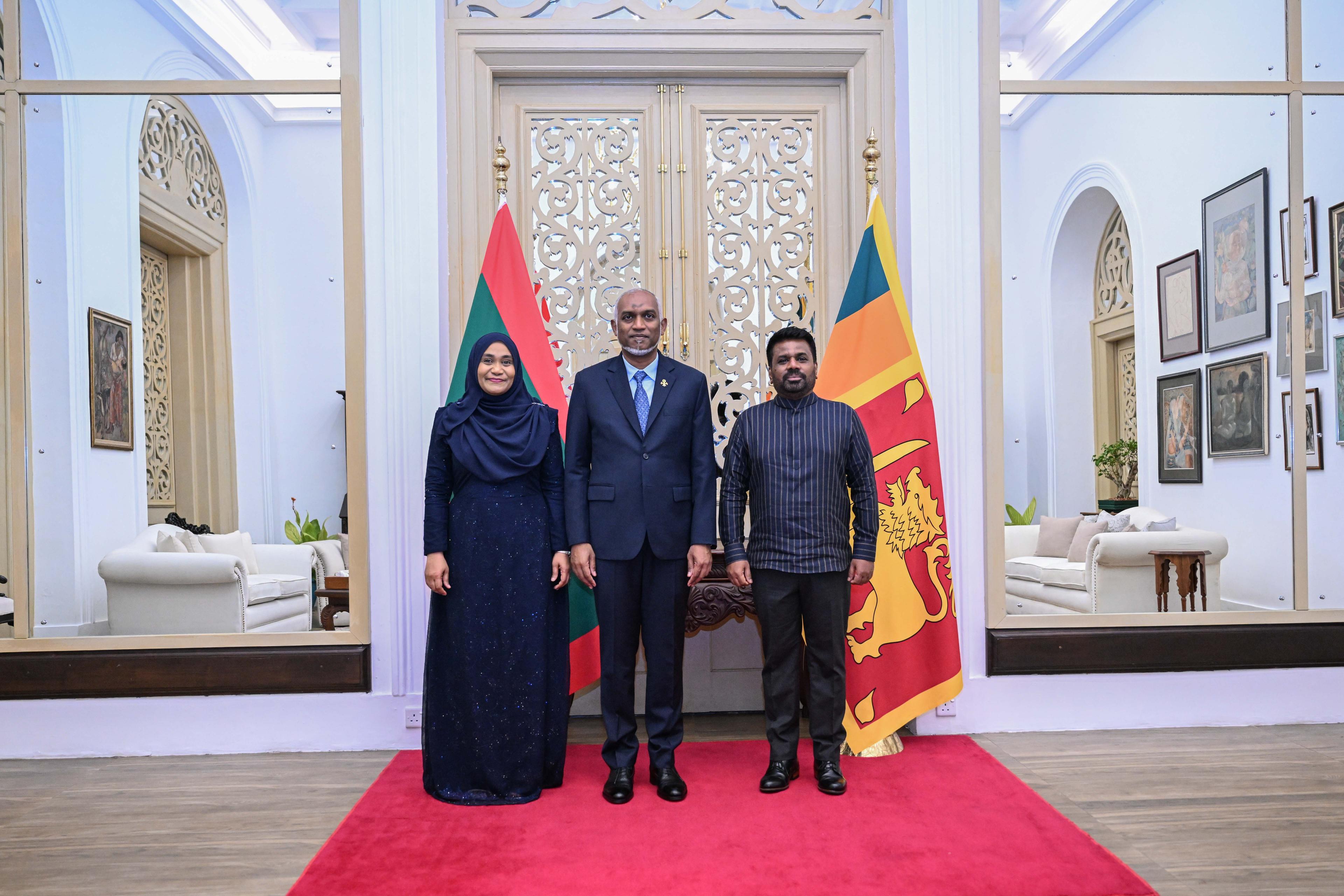 ރައީސްގެ ދެކަނބަލުން، ސްރީލަންކާގެ ރައީސް ދެއްވި ރަސްމީ ޖާފަތުގައި ބައިވެރިވެވަޑައިގެންފި