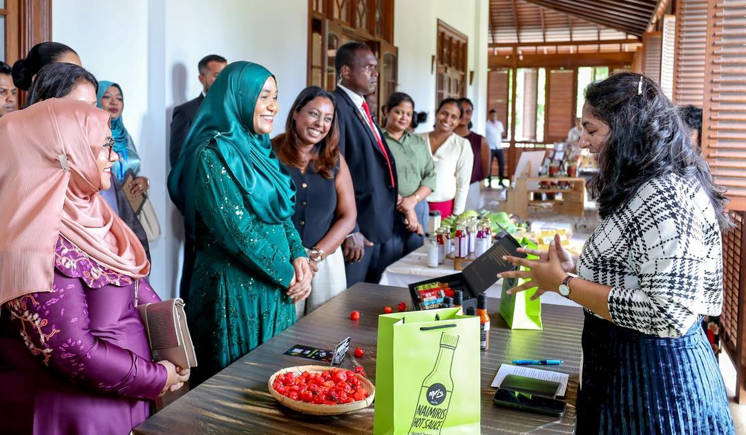 ފަސްޓްލޭޑީ، ސްރީލަންކާގެ ގުޑް މާކެޓަށް ޒިޔާރަތް ކުރައްވައިފި