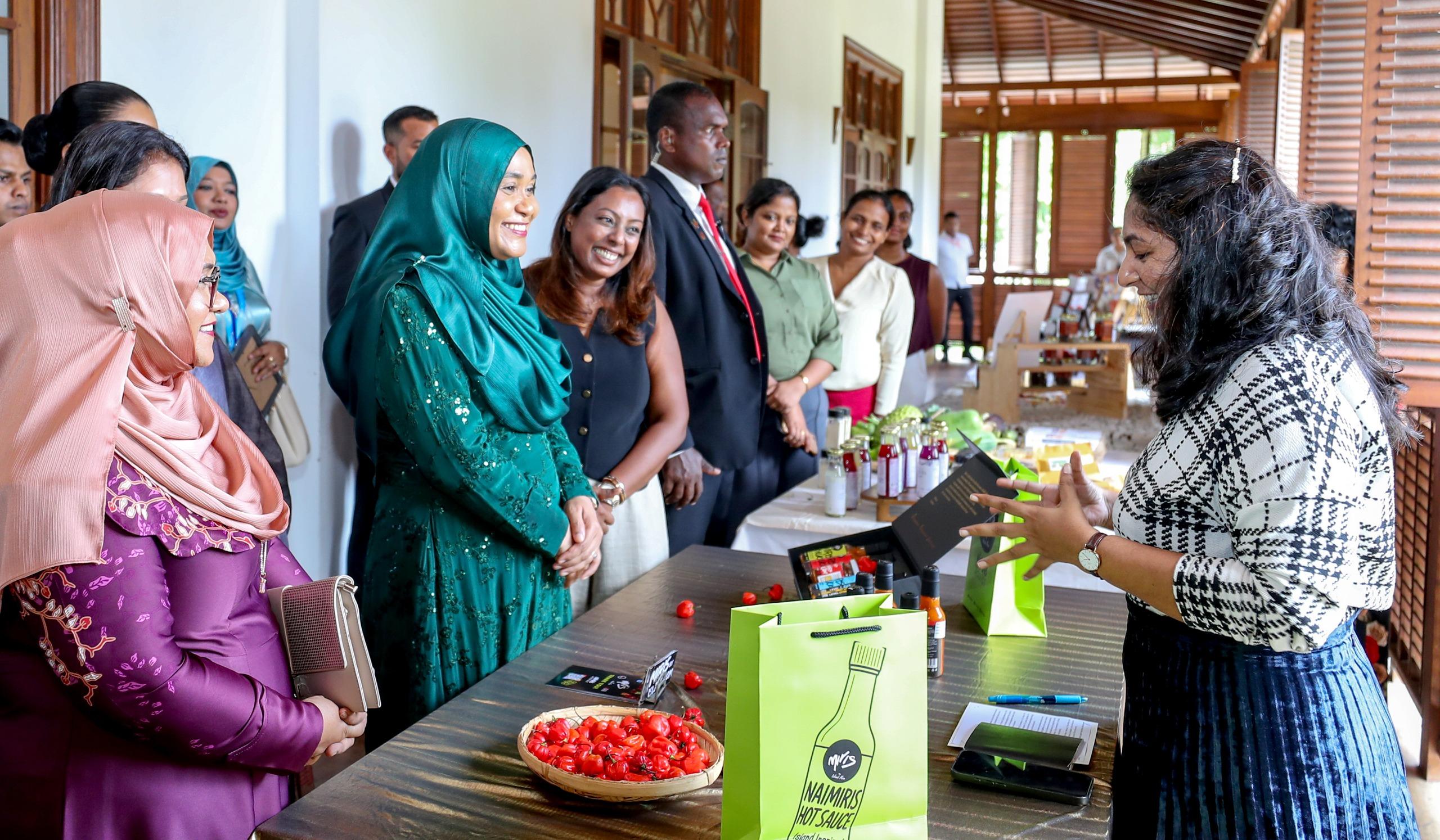 ފަސްޓްލޭޑީ، ސްރީލަންކާގެ ގުޑް މާކެޓަށް ޒިޔާރަތް ކުރައްވައިފި