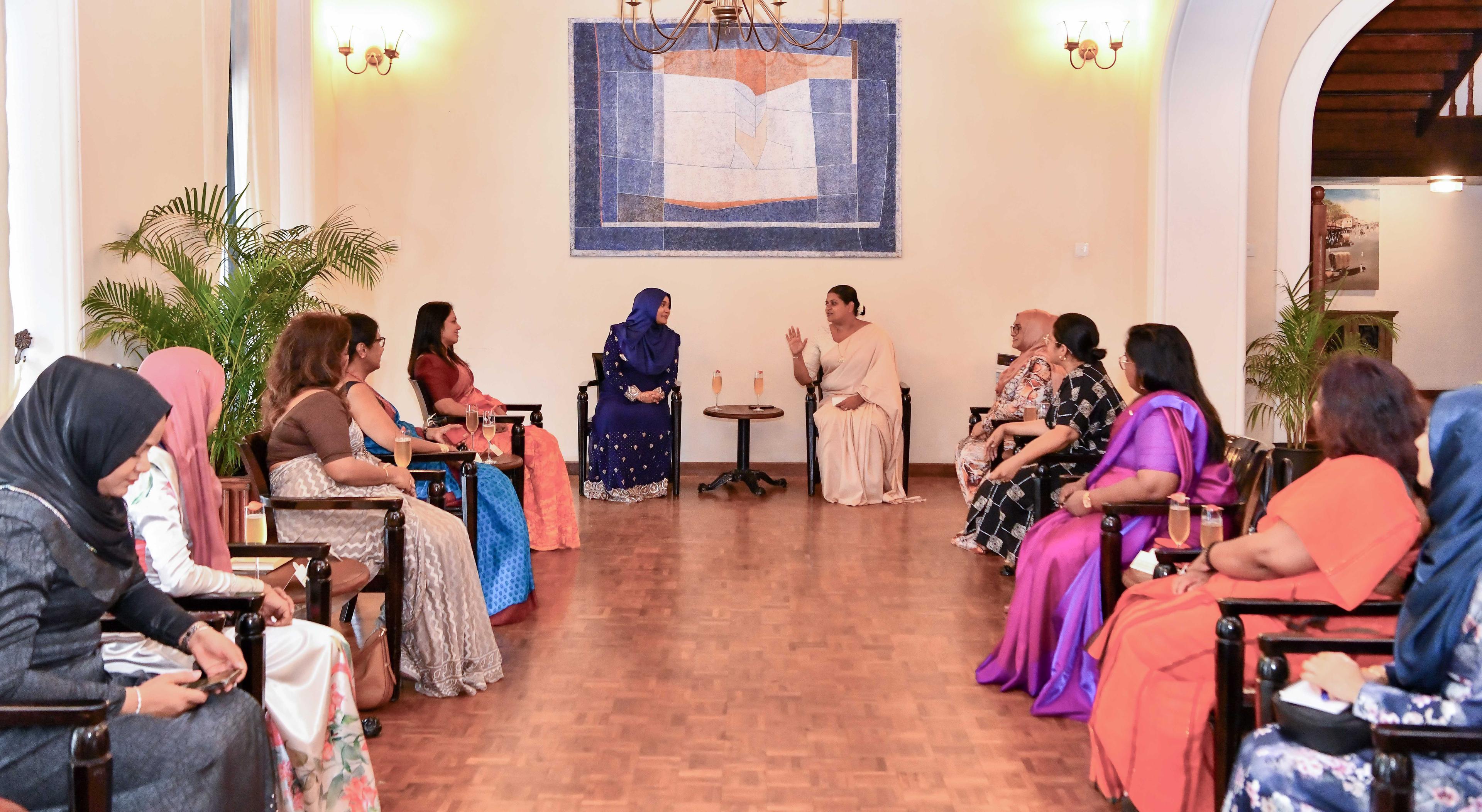 ސްރީލަންކާގެ ސައިގެ ސަގާފަތް ތަޖުރިބާކުރުމުގެ ޚާއްޞަ ހަފްލާއެއްގައި ރައީސްގެ އަނބިކަނބަލުން ބައިވެރިވެވަޑައިގެންފި