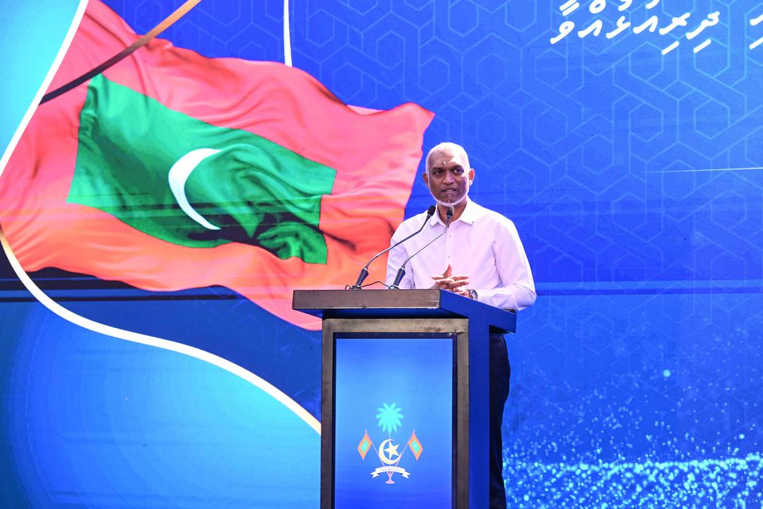 ރައީސުލްޖުމްހޫރިއްޔާގެ ދެކަނބަލުން، ކޮލޮމްބޯގައި ދިރިއުޅޭ ދިވެހި ރައްޔިތުންނާ ބައްދަލުކުރައްވައިފި