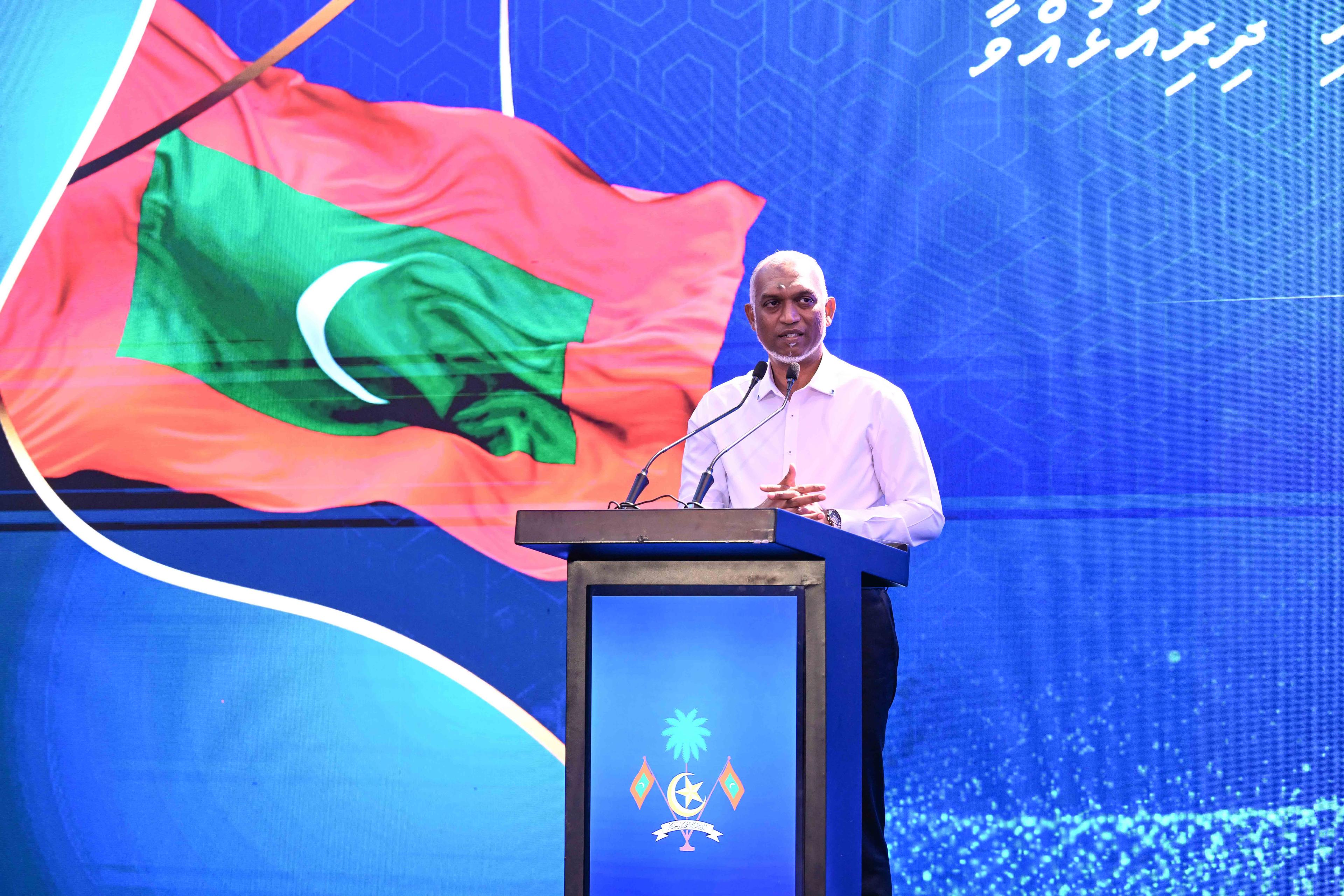 ރައީސުލްޖުމްހޫރިއްޔާގެ ދެކަނބަލުން، ކޮލޮމްބޯގައި ދިރިއުޅޭ ދިވެހި ރައްޔިތުންނާ ބައްދަލުކުރައްވައިފި