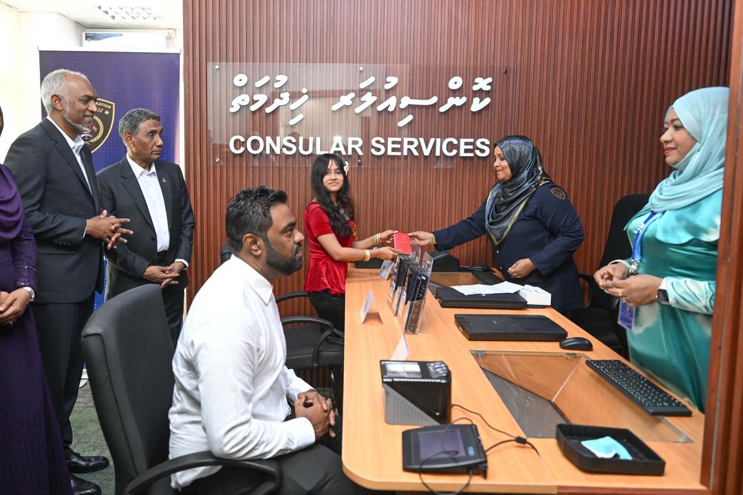 ލަންކާގައި ދިވެހި ޕާސްޕޯޓާއި އައިޑީކާޑުގެ ޚިދުމަތް ރައީސް ފައްޓަވާދެއްވައިފި