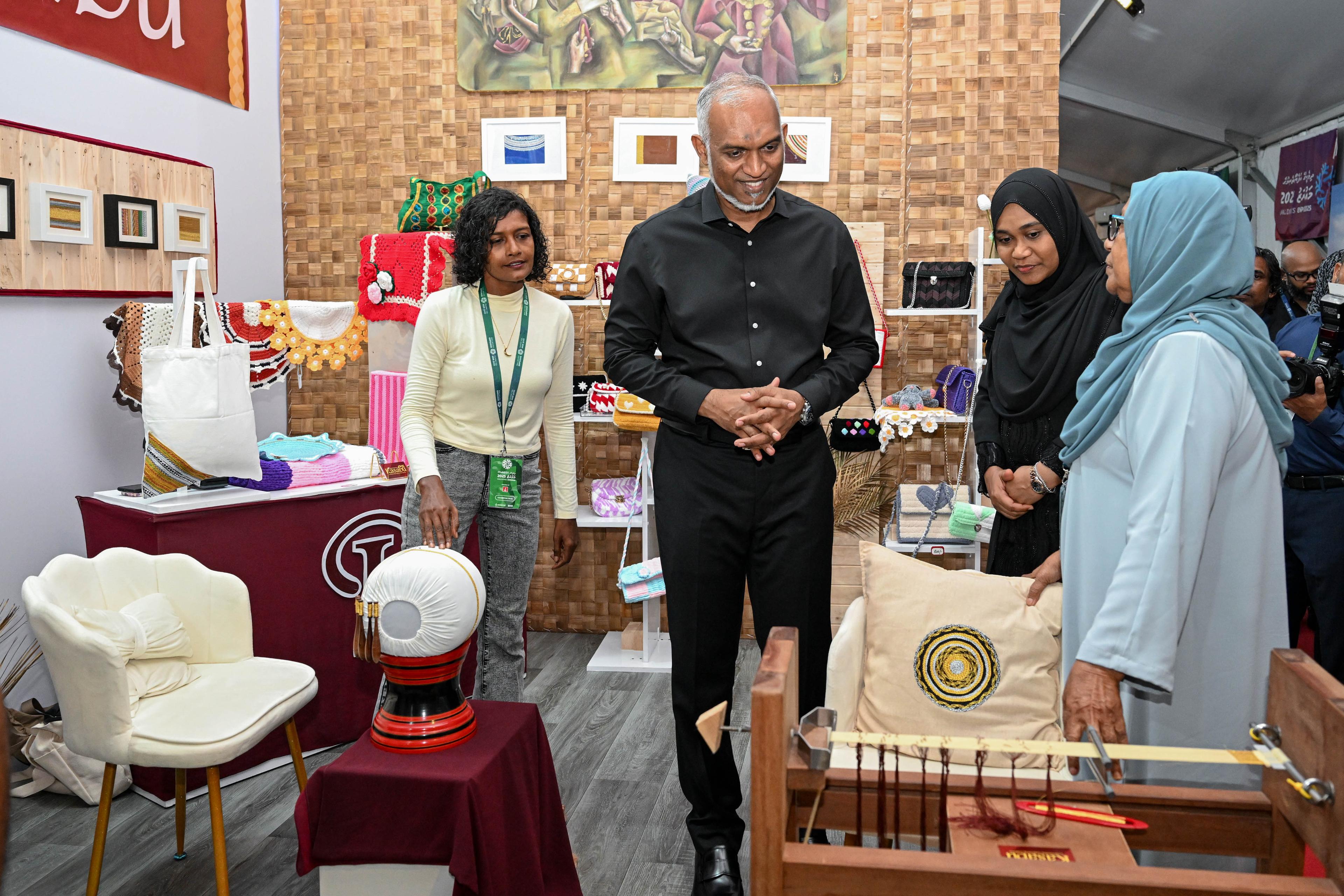 މާދަމާއަށް ދިވެހީންކުރާ އުންމީދުތައް ހަގީގަތަކަށް ހަދައިދެވޭނީވެސް ހީވާގި މަސައްކަތްތެރީންނަށް: ރައީސް