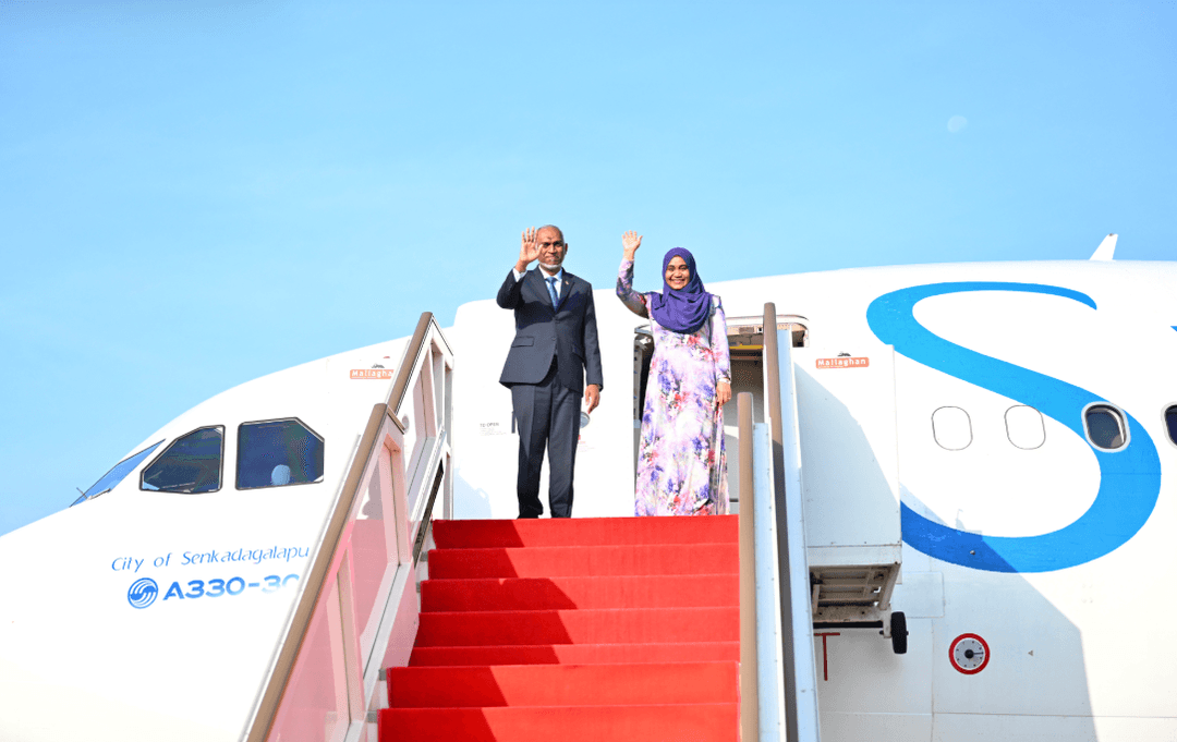 ރައީސްގެ ދެ ކަނބަލުން ލަންކާ އަށް ކުރެއްވި ފުރަމާނަ ދަތުރުފުޅު ނިންމަވާލައްވައިފި