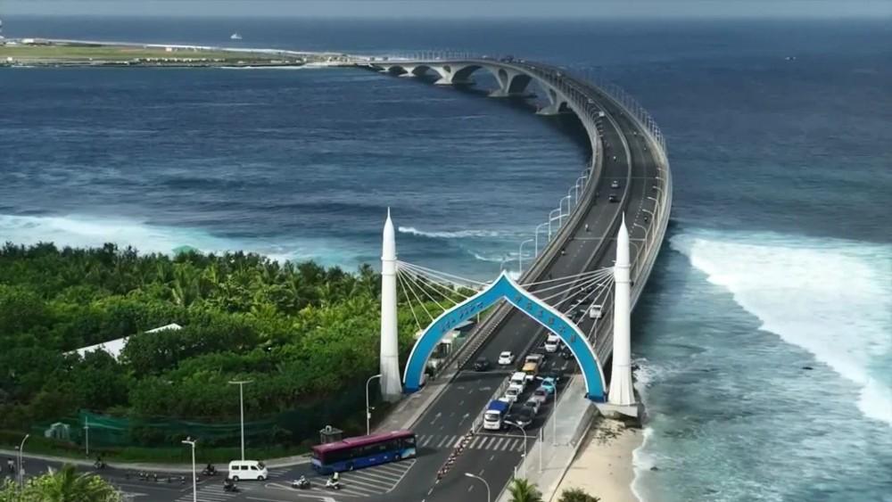 ޕިކަޕު ދަށުވެ ނިޔާވީ އިންޑިއާ ރައްޔިތެއް!