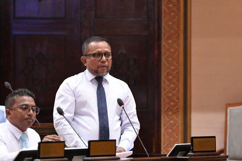 ގާނޫނާ ހިލާފުވާ ސިޔާސީ ޕާޓީތައް އުވާލަން މެންބަރު މުސްތަފާ ގޮވާލައްވައިފި