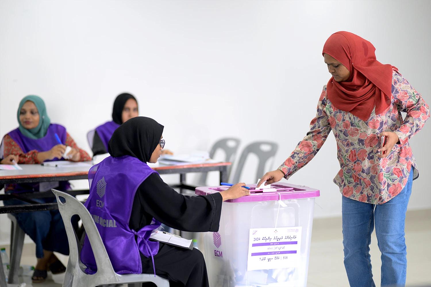 ބައި އިލެކްޝަންގައި ވޯޓު ފޮށި ބަހައްޓާ ތަންތަން އިއުލާނުކޮށް، މޮނިޓަރުންނާއި އޮބްޒާވަރުންނަށް ފުރުސަތު ހުޅުވާލައިފި