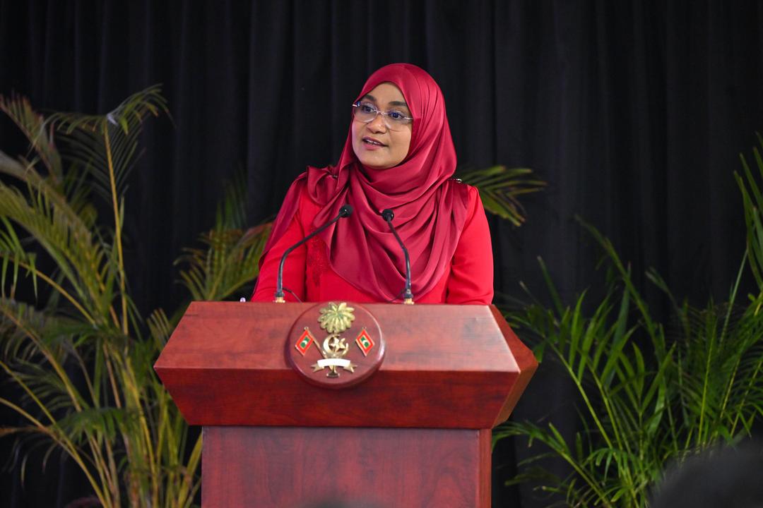 މުސްލިމުން ތަޢުލީމު އުނގެނެނީ ދީނާއި ޤައުމަށް ބާއްޖަވެރިކަން ގެނައުމަށް: ފަސްޓް ލޭޑީ