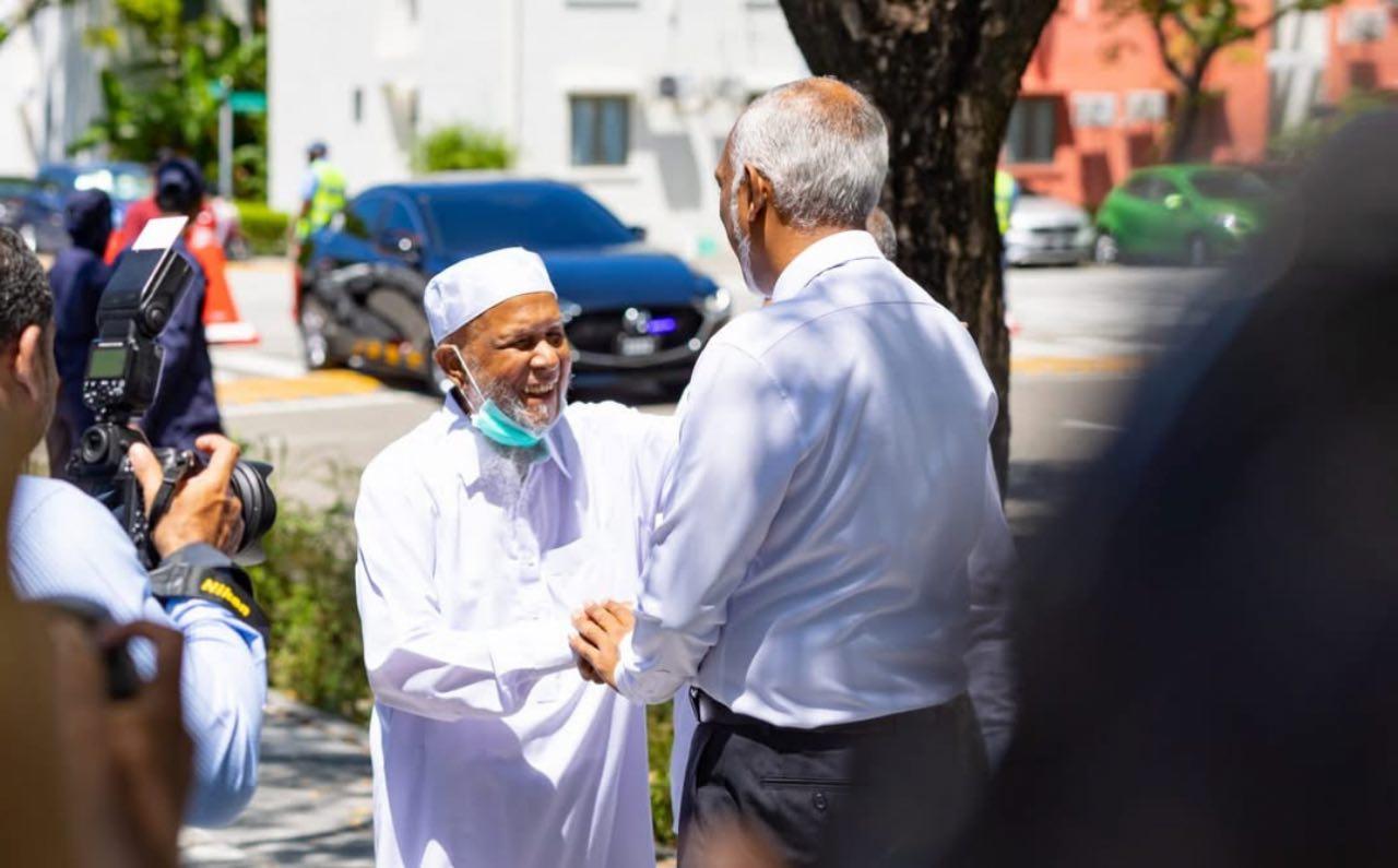 ރައީސް މުޢިއްޒު ސައިޚް އިސްމާއީލާ ސަލާމް ކުރަށްވަނީ، 