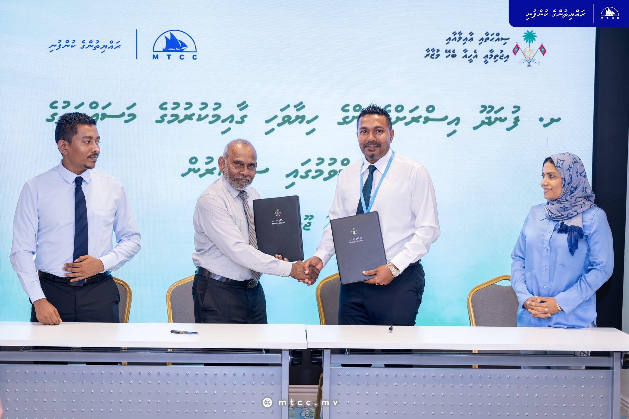 ފުނަދޫގައި އިސް ރަށްވެހިންގެ ހިޔާވަހި މަޝްރޫޢު އެމްޓީސީސީ އާއި ހަވާލުކުރުން، ފޮޓޯ: އެމްޓީސީސީ