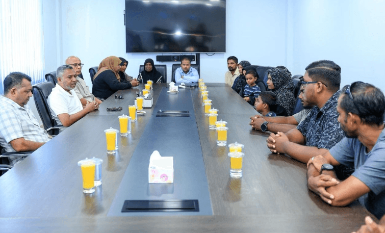 ޢާސިފްގެ އާއިލާއާއި ސީޕީ ބައްދަލުކުރައްވައި ރައީސްގެ ތައުޒިއާގެ މެސެޖް ރައްދުކޮށްދެއްވައިފި