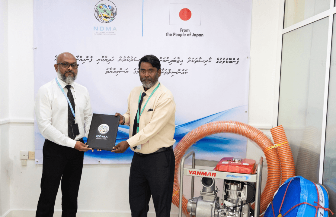 ޖަޕާނުގެ އެހީގައި ލިބުނު ފެން ހިންދާ ޕަމްޕުތައް ފަސް ރަށެއްގެ ކައުންސިލާ ހަވާލުކޮށްފި