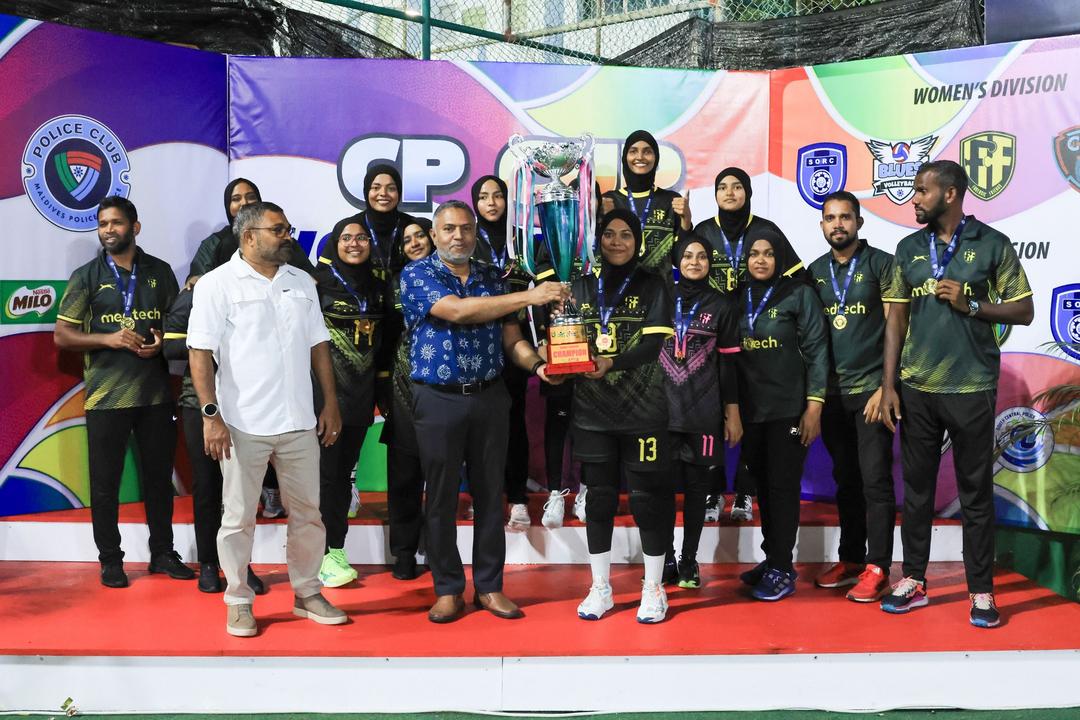 ސީޕީ ކަޕް ވޮލީބޯޅަ މުބާރާތުގެ އަންހެން ޑިވިޝަންގެ ތަށި ފޮރެންސިކް ފްރެންޑްސް ކާމިޔާބު ކޮށްފި