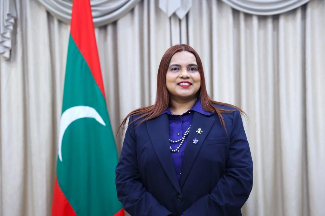 ފޮރިން މިނިސްޓަރ އިރުތިޝާމް އާދަމް ރަސްމީ ދަތުރުފުޅެއްގައި ޗައިނާ އަށް ފުރާވަޑައިގެންފި