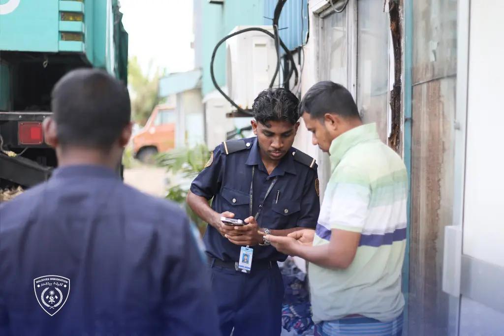  ގަވާއިދާ ހިލާފަށް އުޅެމުންދިޔަ ތިން ބިދޭސީއަކު އިމިގްރޭޝަންގެ ބެލުމުގެ ދަށަށް